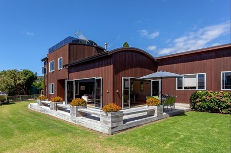 Photo of property in 17 Hahei Beach Road, Hahei, Whitianga, 3591