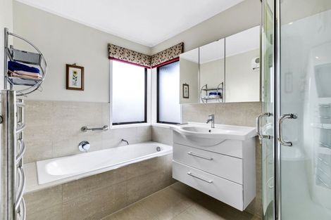 Photo of property in 2/15 Onepoto Road, Hauraki, Auckland, 0622