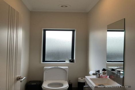 Photo of property in 10 Brumbie Way, Karaka, Papakura, 2113