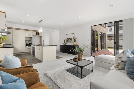 Photo of property in 9 Corricvale Way, Northcross, Auckland, 0632