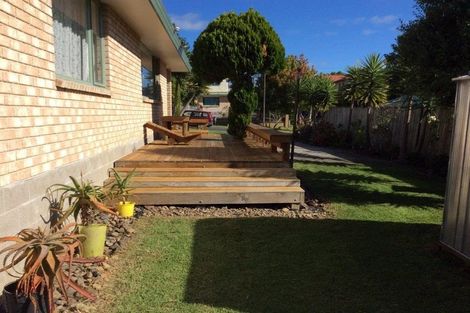 Photo of property in 2 Baltic Place, Goodwood Heights, Auckland, 2105