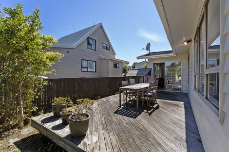 Photo of property in 136 Kahu Road, Paremata, Porirua, 5024