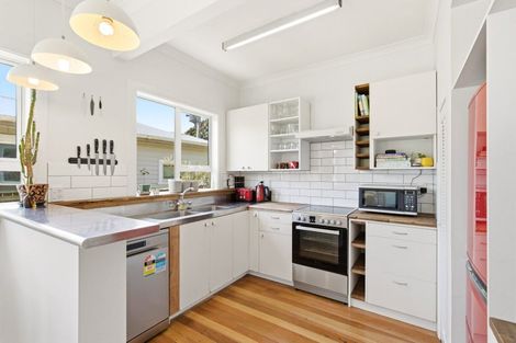 Photo of property in 19 Handyside Street, Tawa, Wellington, 5028