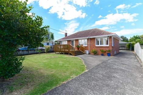 Photo of property in 54 Neil Avenue, Te Atatu Peninsula, Auckland, 0610