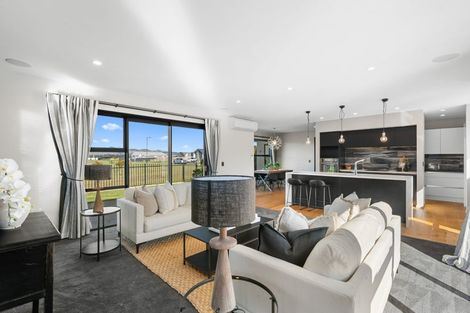 Photo of property in 33 Little Gem Road, Hornby, Christchurch, 8025