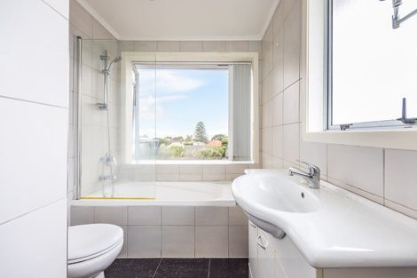 Photo of property in 386 Lake Road, Takapuna, Auckland, 0622