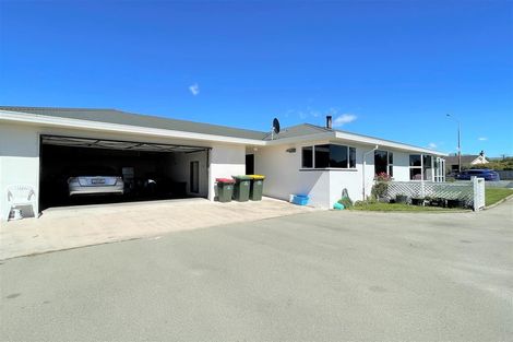 Photo of property in 19 Timaru Road, Waimate, 7924