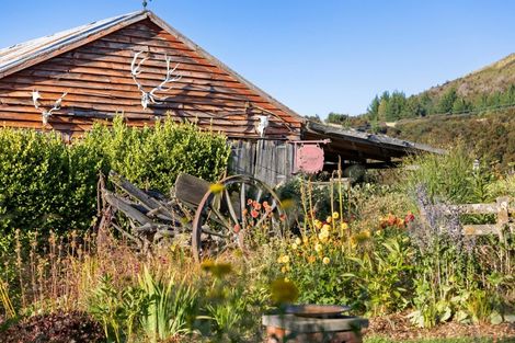 Photo of property in 1025 Lake Hawea-albert, Albert Town, Wanaka, 9382