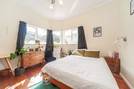 Photo of property in 87-87a Freyberg Street, Lyall Bay, Wellington, 6022