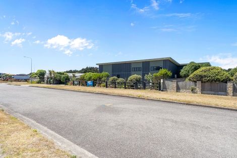 Photo of property in 46 Kent Avenue, Waitarere Beach, Levin, 5510