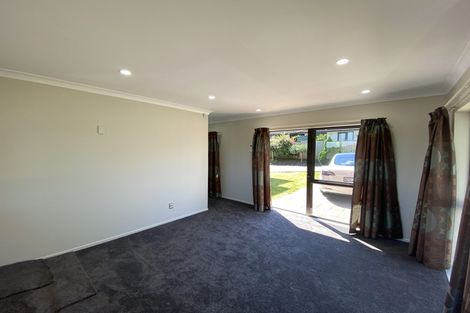 Photo of property in 32 Piper Place, Goodwood Heights, Auckland, 2105