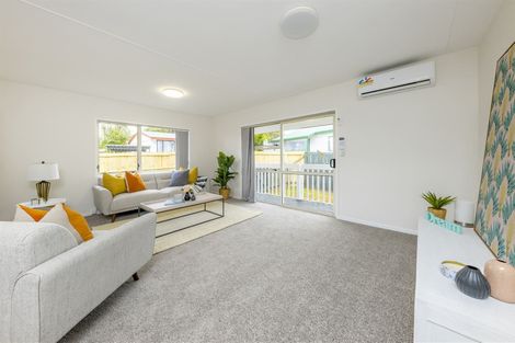 Photo of property in 2/7 Barneys Farm Road, Clendon Park, Auckland, 2103