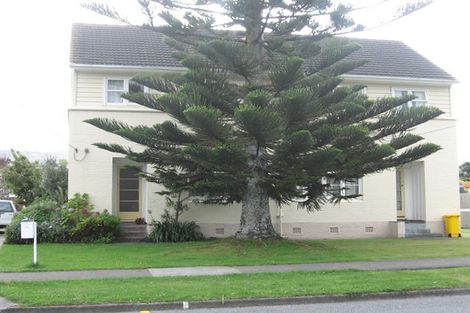 Photo of property in 76 Oxford Terrace, Epuni, Lower Hutt, 5011