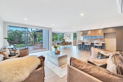 Photo of property in 1a Lyons Avenue, Murrays Bay, Auckland, 0630