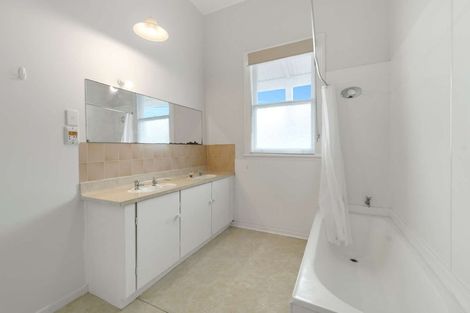 Photo of property in 24 Alma Road, Gonville, Whanganui, 4501