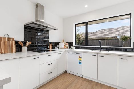 Photo of property in 18 Mollymawk Place, Woolston, Christchurch, 8023