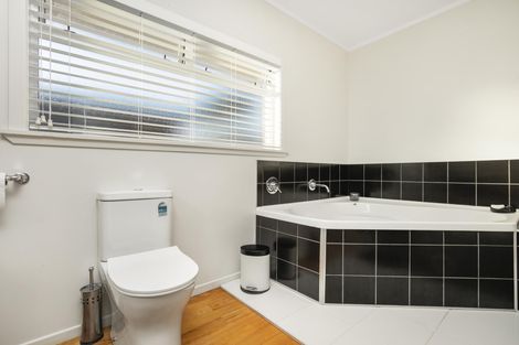 Photo of property in 5 Freshney Place, Hillpark, Auckland, 2102