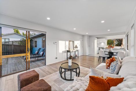 Photo of property in 34 Kelman Road, Kelston, Auckland, 0602