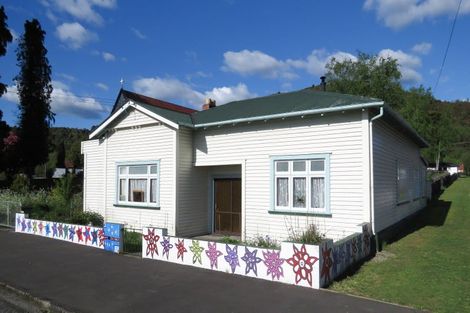 Photo of property in 35 Walsh Street, Reefton, 7830