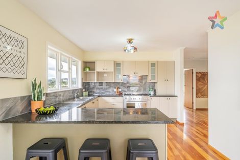 Photo of property in 102 Dowse Drive, Maungaraki, Lower Hutt, 5010