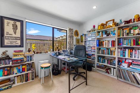 Photo of property in 19 Raabia Close, Parakai, 0830