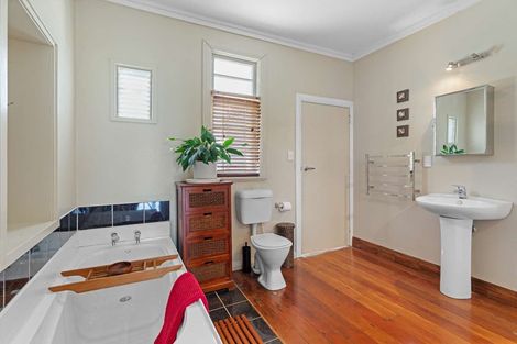 Photo of property in 16 Avon Street, Rongotea, 4476