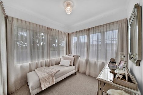 Photo of property in 9 Mayfair Place, Westown, New Plymouth, 4310