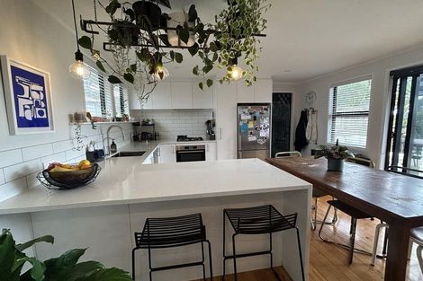 Photo of property in 56 Valley View Road, Glenfield, Auckland, 0629