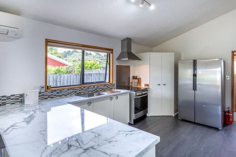 Photo of property in 11 Warner Place, Heathcote Valley, Christchurch, 8022