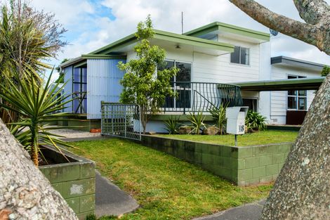 Photo of property in 18 Root Street, Gisborne, 4010