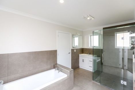 Photo of property in 7 Ross Place, Blagdon, New Plymouth, 4310