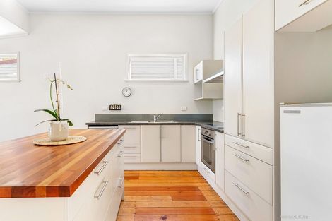 Photo of property in 17 Medway Street, Island Bay, Wellington, 6023