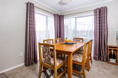Photo of property in 10 Rena Place, West Harbour, Auckland, 0618