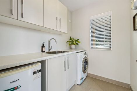 Photo of property in 74 Moncks Spur Road, Redcliffs, Christchurch, 8081