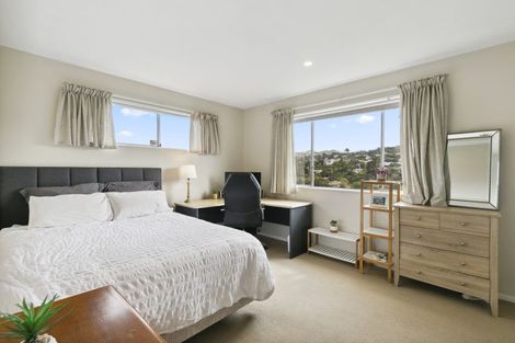 Photo of property in 12 Mcmahon Way, Paparangi, Wellington, 6037