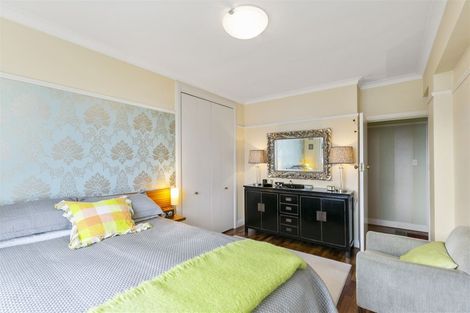 Photo of property in Owd Trafford Flats, 17 Brougham Street, Mount Victoria, Wellington, 6011