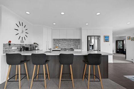 Photo of property in 15 Summerland Drive, Henderson, Auckland, 0612