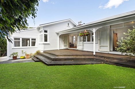 Photo of property in 9 Newcombe Crescent, Karori, Wellington, 6012