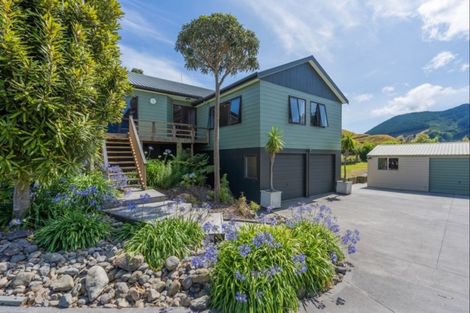 Photo of property in 111 Waterfall Road, Paraparaumu, 5032