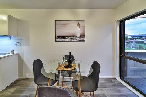 Photo of property in 1/12 De Bloge Place, Clendon Park, Auckland, 2103