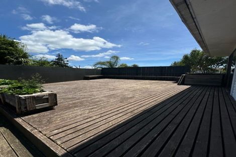 Photo of property in 8 Kea Place, Mangere Bridge, Auckland, 2022