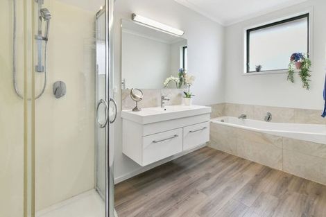 Photo of property in 98 Helenslee Road, Pokeno, 2472