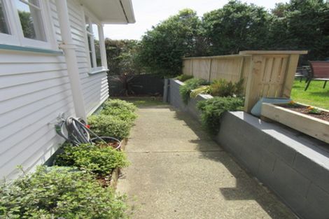 Photo of property in 91 Taylor Terrace, Tawa, Wellington, 5028