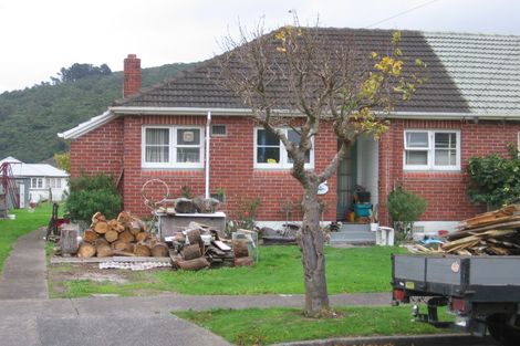 Photo of property in 5 Pearce Crescent, Taita, Lower Hutt, 5011