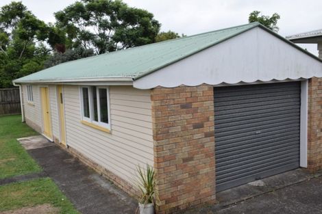 Photo of property in 25 Yeovil Road, Te Atatu Peninsula, Auckland, 0610