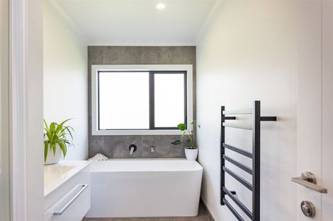 Photo of property in 24 Serenity Crescent, Kelvin Grove, Palmerston North, 4414