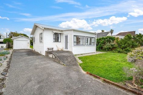 Photo of property in 9 The Esplanade, Eastern Beach, Auckland, 2012