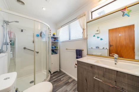 Photo of property in 27 Holyoake Crescent, Avalon, Lower Hutt, 5011