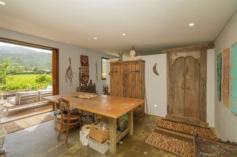 Photo of property in 19 Victoria Street, Coromandel, 3506