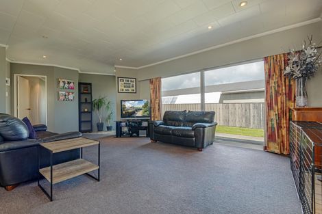 Photo of property in 22 Rhodes Drive, Kelvin Grove, Palmerston North, 4414